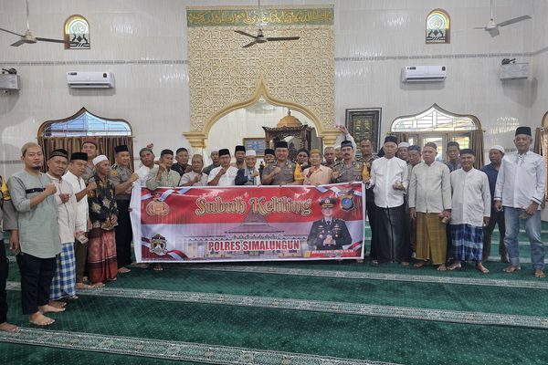 Salat Subuh Bersama Jamaah Masjid Asy Syuhada, Polres Simalungun Wujudkan Program “Polisi Bersama Masyarakat”
