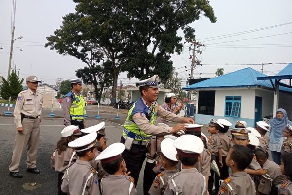 Polantas Karib, Satlantas Pematangsiantar Kenalkan Rambu Lalu Lintas ke Anak TK