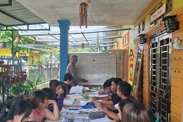 Bhabinkamtibmas Martoba Kunjungi Rebekka Course, Pererat Kemitraan dengan Warga