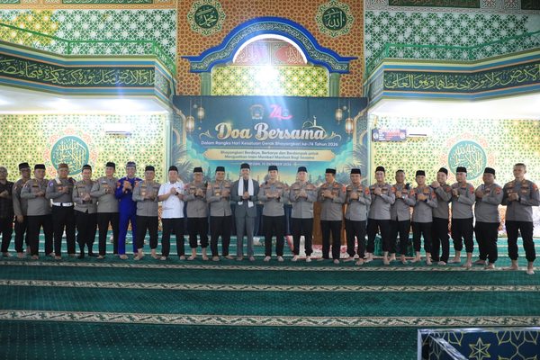 HKGB ke-74, Dansat Brimob Sumut dan Bhayangkari Ikuti Doa Bersama di Masjid Al-Hidayah