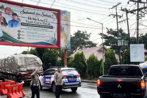 Wujud Polisi Bersama Masyarakat, Kapolres Pematangsiantar Turun ke Jalan Atur Lalu Lintas