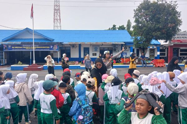 Outing Class TK Al Wasliyah, Sat Lantas Pematangsiantar Kenalkan Rambu Lalu Lintas