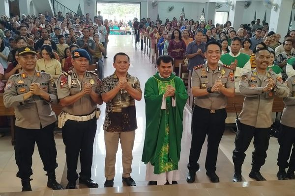 Brimob Sumut Hadir di Tengah Jemaat Gereja Katolik Padangsidimpuan, Pererat Kerukunan Antarumat Beragama