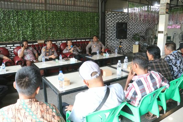 Kapolres Simalungun Rembuk dengan Kepling dan Gamot di Dolok Batu Nanggar, Dengarkan Keluhan Warga