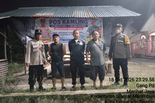 Kegiatan SALING di Pos Kamling Gang PD, Polsek Siantar Marihat Ajak Awak Poskamling Jaga Ronda Malam