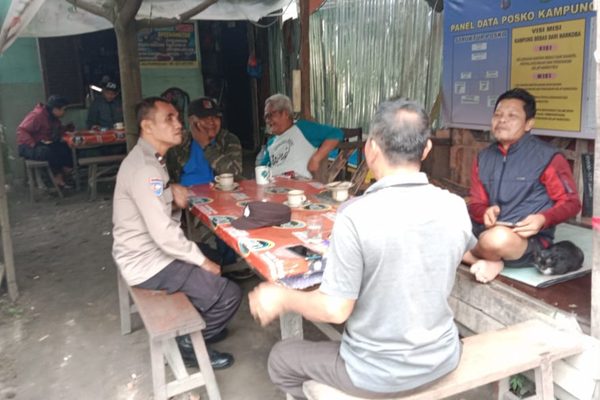 Polsek Siantar Barat Gelar Patroli KBN di Jalan Jawa, Sampaikan Bahaya Narkoba sebagai Musuh Negara