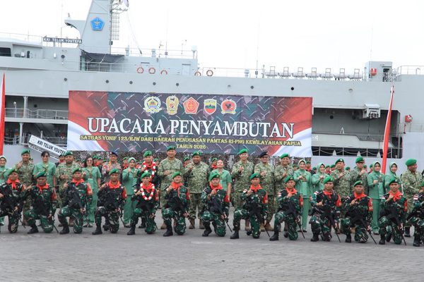 Pangdam I/Bukit Barisan Pimpin Penyambutan Satgas Yonif 123/RJW, Dansat Brimob Sumut Turut Hadir