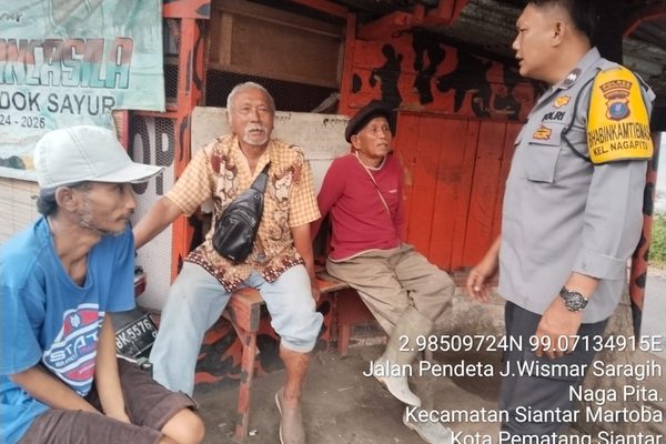 Polsek Siantar Martoba Sambang Warga di Jalan Pdt. J. Wismar Saragih, Imbau Manfaatkan Call Center 110 jika Ada Gangguan