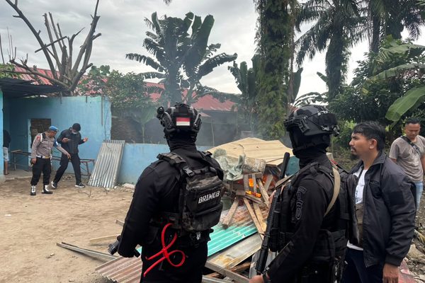 Sinergi Brimob Sumut dan Ditresnarkoba, Barak Narkoba di Sei Mencirim Dibakar dan Lokasi Ditutup