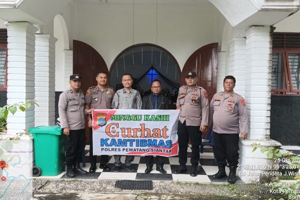 Polsek Siantar Martoba Gelar Minggu Curhat Kamtibmas di Gereja HKBP Johansen Tampubolon dan GKPS Rogate, Ajak Jemaat Jaga Kamtibmas