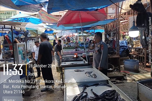 Antisipasi Curat, Curas, dan Curanmor, Polsek Siantar Barat Blusukan di Pasar Horas dan Jalin Silaturahmi dengan Warga