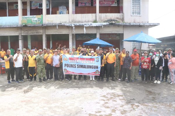 Program Quick Wins Kapolri, Polres Simalungun Bersama TNI dan Pemkab Gelar Gotong Royong Bersihkan Pasar Pematang Raya