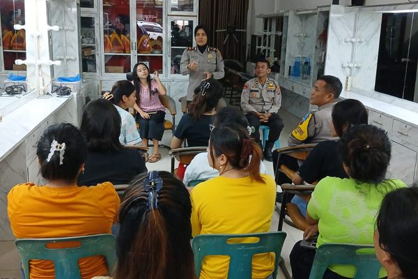 Program Polisi Peduli Pengangguran, Kapolsek Siantar Utara Kunjungi Pelatihan Salon Kecantikan di Kelurahan Sukadame